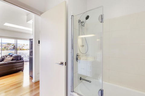 Bellerive Marina View Apartments NO 27 - Accommodation Guide 11