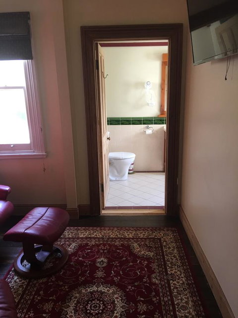 Kerrellie Cottages 2, 4 & 8 Reid Street - Accommodation Asia 16