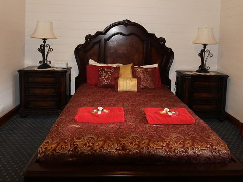 Kerrellie Cottages 2, 4 & 8 Reid Street - Accommodation Asia 4