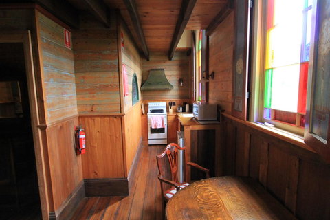 Kerrellie Cottages 2, 4 & 8 Reid Street - Accommodation Asia 32