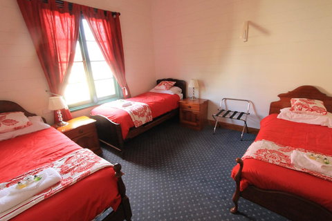 Kerrellie Cottages 2, 4 & 8 Reid Street - Accommodation Asia 34