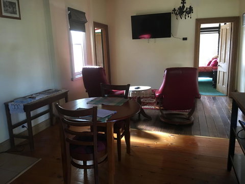 Kerrellie Cottages 2, 4 & 8 Reid Street - Accommodation Asia 20