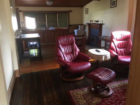 Kerrellie Cottages 2, 4 & 8 Reid Street - Accommodation Asia 15