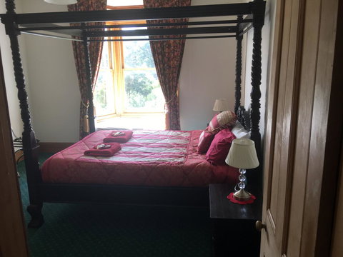 Kerrellie Cottages 2, 4 & 8 Reid Street - Accommodation Asia 13