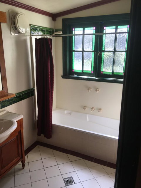 Kerrellie Cottages 2, 4 & 8 Reid Street - Accommodation Asia 19