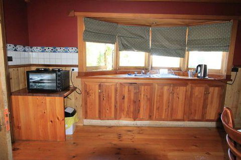 Kerrellie Cottages 2, 4 & 8 Reid Street - Accommodation Asia 14