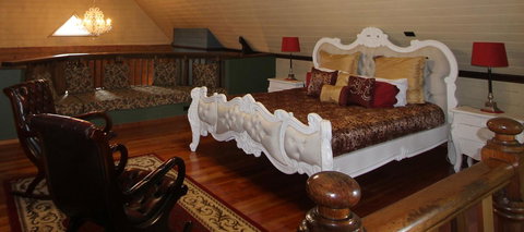 Kerrellie Cottages 2, 4 & 8 Reid Street - Accommodation Asia 29