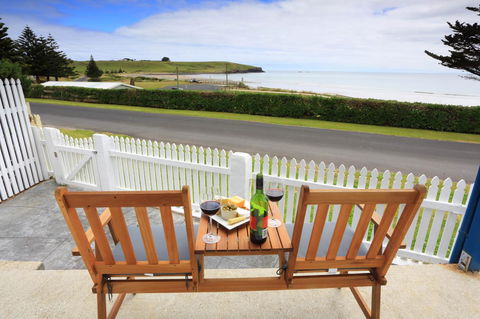 @ The Beach & Not Quite @ The Beach Holiday Cottages - Stanley - Accommodation Asia 7