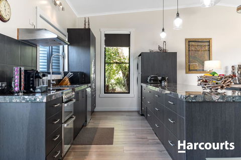 The WeareHouse In Deloraine - Accommodation Asia 6