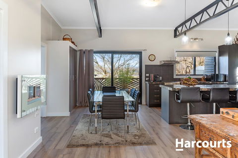 The WeareHouse In Deloraine - Accommodation Asia 22