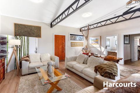 The WeareHouse In Deloraine - Accommodation Asia 13