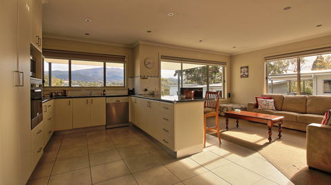 Hobart Villa - Accommodation Asia 4