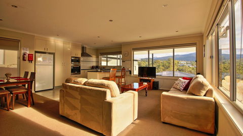 Hobart Villa - Accommodation Asia 1