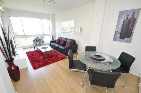 Neutral Bay Self-Contained Modern One-Bedroom Apartment (63BEN) - Accommodation Asia 2