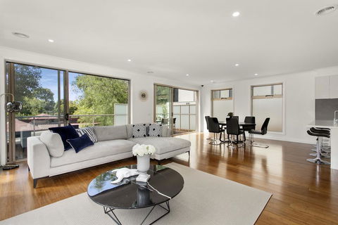 NEW Inner Melb Luxury Modern Grand Holiday House - Great Location, Wifi, Parking - Accommodation Guide 1