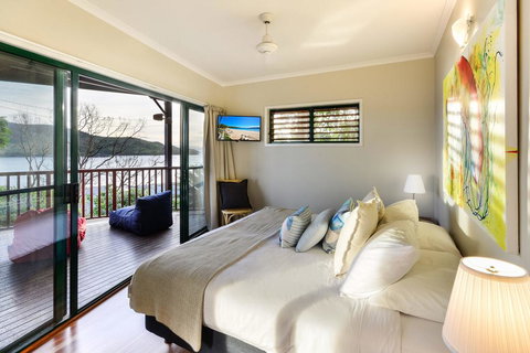 NEWLY BEAUTFULLY RENOVATED 16 The Casuarina - 3 Bedroom House With 180 Degree Ocean Views - Accommodation Asia 2
