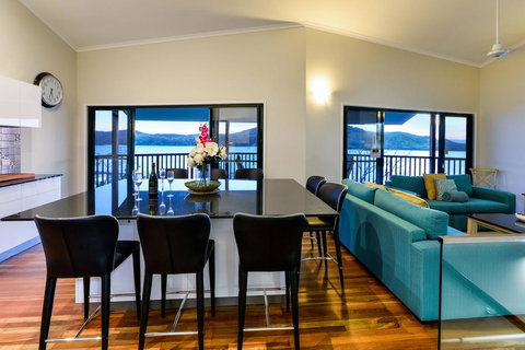 NEWLY BEAUTFULLY RENOVATED 16 The Casuarina - 3 Bedroom House With 180 Degree Ocean Views - Accommodation Asia 1