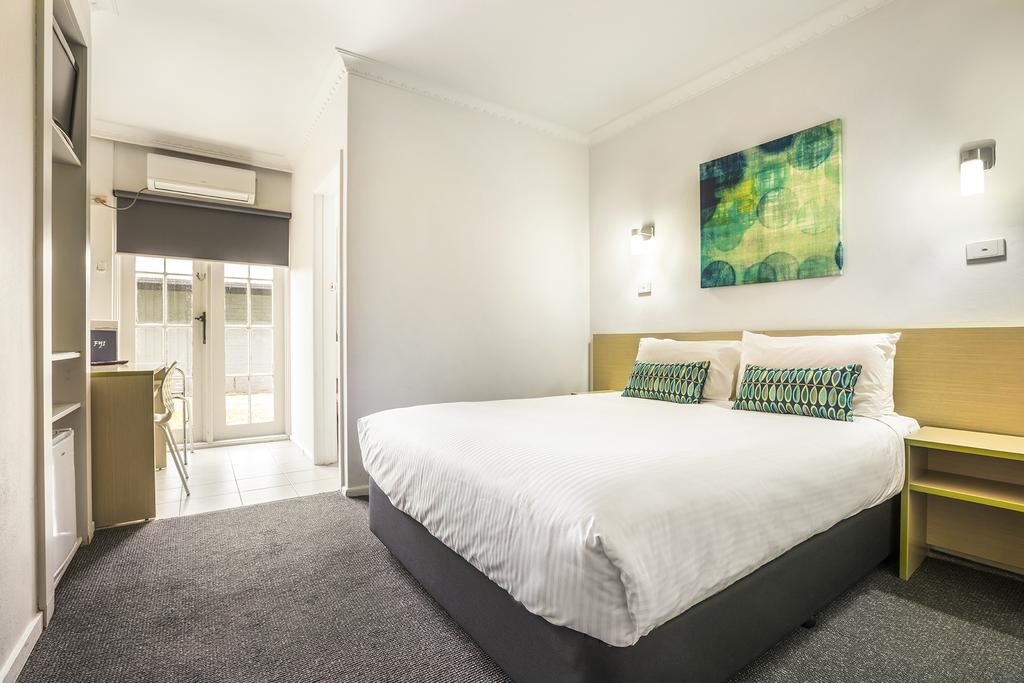 Airport West VIC Accommodation Guide