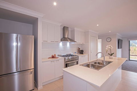 Nisi Casa Cowes - Accommodation Asia 2