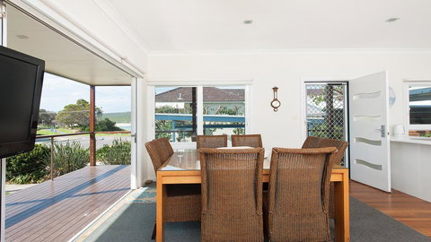 No. 1 Fingal Bay Beach House - The Little Abode - Accommodation Guide 1