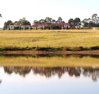 Noble Willow Studio Lovedale. Spacious with views and pool - Accommodation Asia