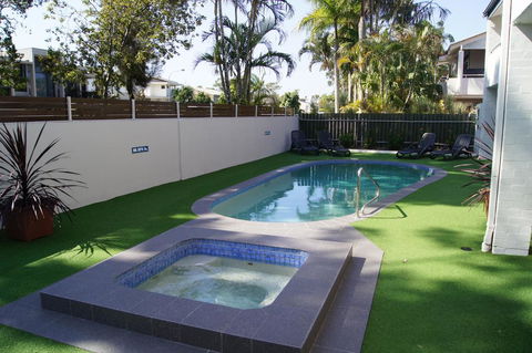 Noosa Parade Holiday Inn - Accommodation Asia 0