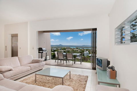 Noosa Penthouse Close To Hastings Street - Unit 2 Vue, 28 Edgar Bennett Ave - Accommodation Asia 2
