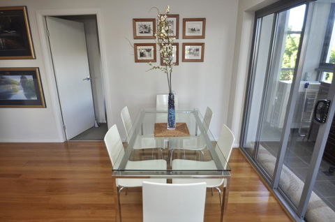 NORTH SYDNEY FULLY SELF CONTAINED MODERN 2 BED APARTMENT (16WAL) - Accommodation Asia 1