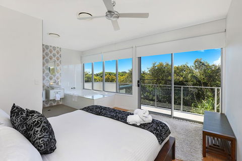 NORTHSHOR- ULTIMATE BEACH HOUSE - Accommodation Asia 2