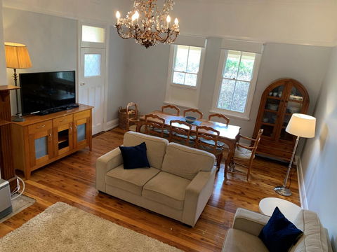 Oakwood Cottage - Accommodation Asia 2