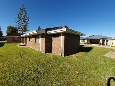Ocean Beach Chalet 16 - Accommodation Asia 3