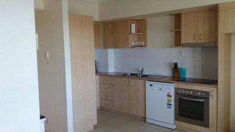 Ocean Breeze Apartments - Accommodation Guide 2