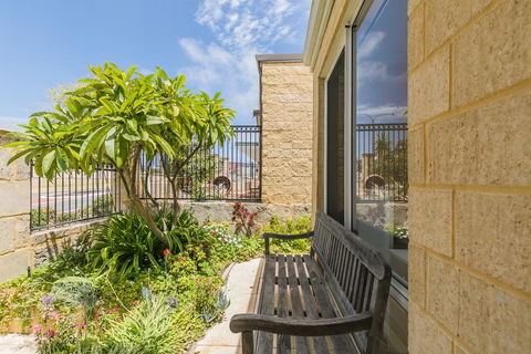 Ocean Keys Cottage - Free WiFi - Accommodation Asia 2