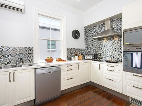 Ocean Mist Cottage - Across From Pet Friendly Beach - Accommodation Asia 1