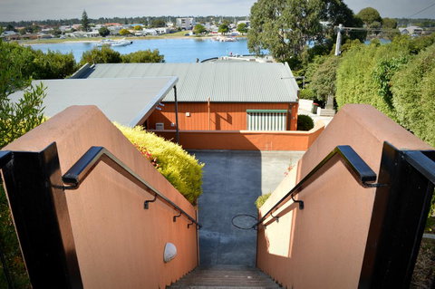 Ocean View Apt 1 - Accommodation Guide 1