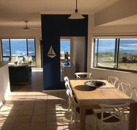 Ocean Views' 4 Ocean Street - air conditioned luxury with beautiful ocean views - Accommodation Asia