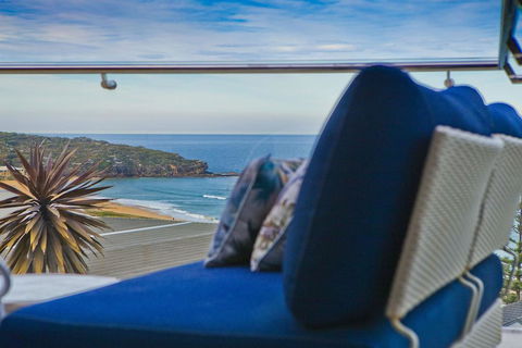 Ocean Vista Luxury Home At Curl Curl - Accommodation Asia 2
