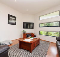 Ocean Whispers - Pets WiFi 300m Beach 3 Bdrm Linen