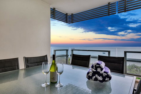 Oceana Darwin Central Oceanfront 3 Bedroom 2 Lounge Room Pool Gym Tennis Court Sleeps 9 - Accommodation China 0