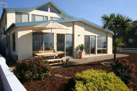 On Casey's - Accommodation Asia 1