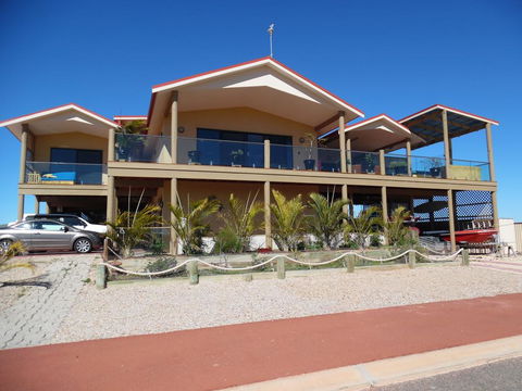 On The Deck @ Shark Bay - Accommodation Asia 3