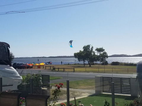 ON THE ESTUARY - Accommodation Asia 1