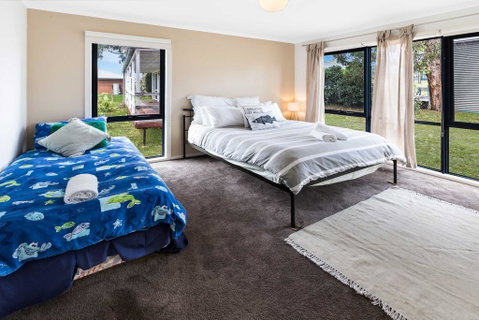 Orense - Waterviews In Newlands Arm - Accommodation Guide 3