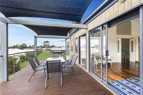 Orense - Waterviews In Newlands Arm - Accommodation Guide 0