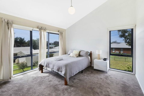 Orense - Waterviews In Newlands Arm - Accommodation Guide 2