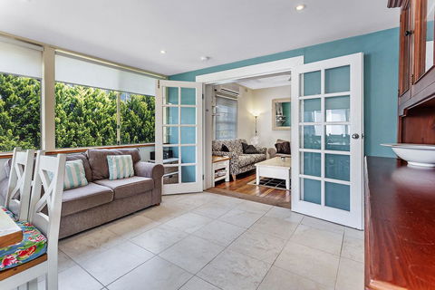 Oscars Pet Friendly Beach House, 14 Tomaree Road - Accommodation Asia 3