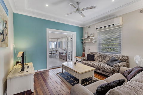 Oscars Pet Friendly Beach House, 14 Tomaree Road - Accommodation Asia 0