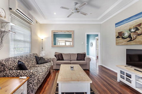 Oscars Pet Friendly Beach House, 14 Tomaree Road - Accommodation Asia 1