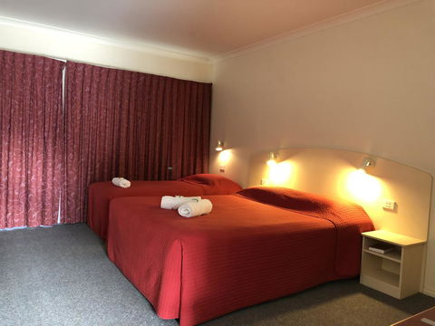 Outback Quarters- Motel Hay - Accommodation Asia 0