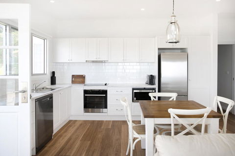 Pa's Beach House - Apartment 2 - Accommodation Guide 1